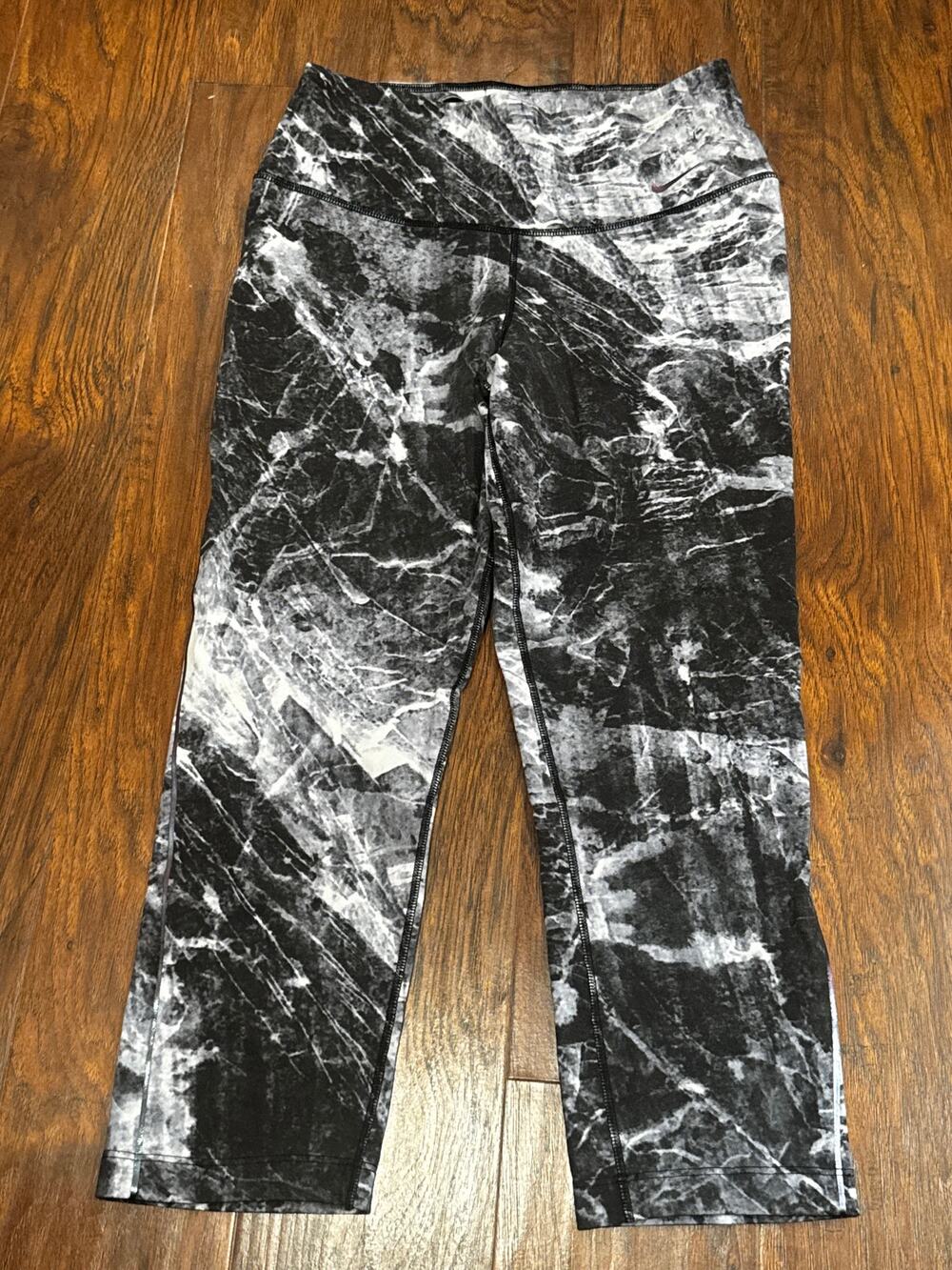 Nike Dri-Fit Legendary Marbled Cropped Tights Tie Dye Black White Sz XS Leggings
